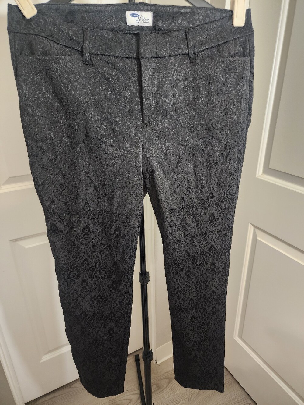 Old Navy The Diva Jacquard Skinny Ankle Pants 10 Tall Black Gray Floral